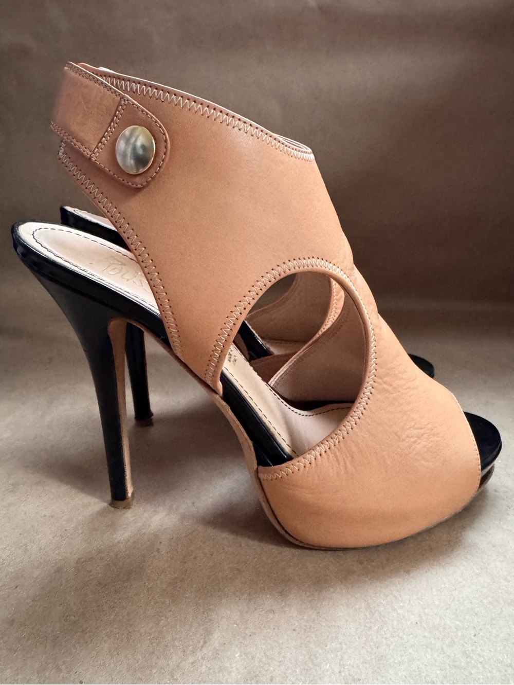 Jerome C Rousseau Beige and Black Patent Leather Open Toe Platform 5” Heels. 40 - Picture 5 of 13